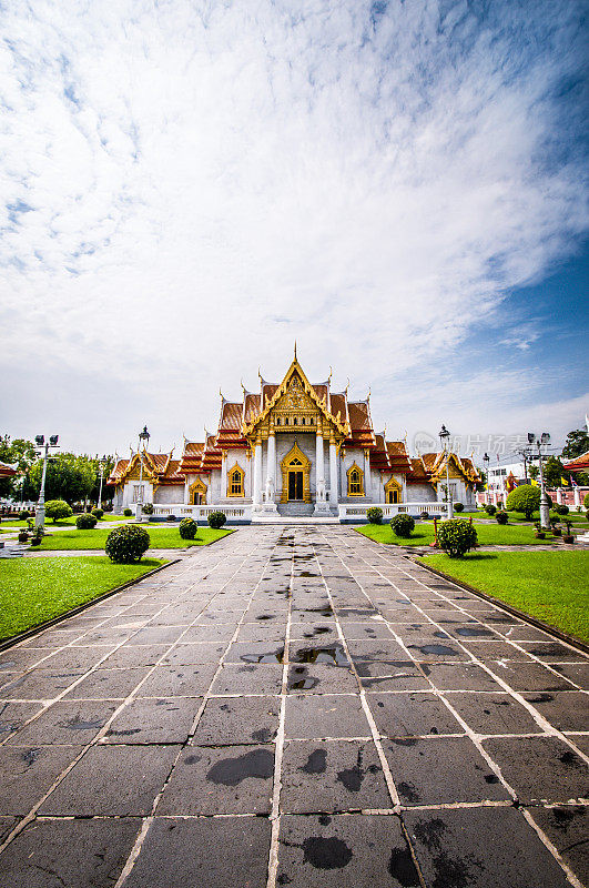 宏伟的Benchamabopit Dusitvanaram(大理石寺庙)在曼谷，泰国